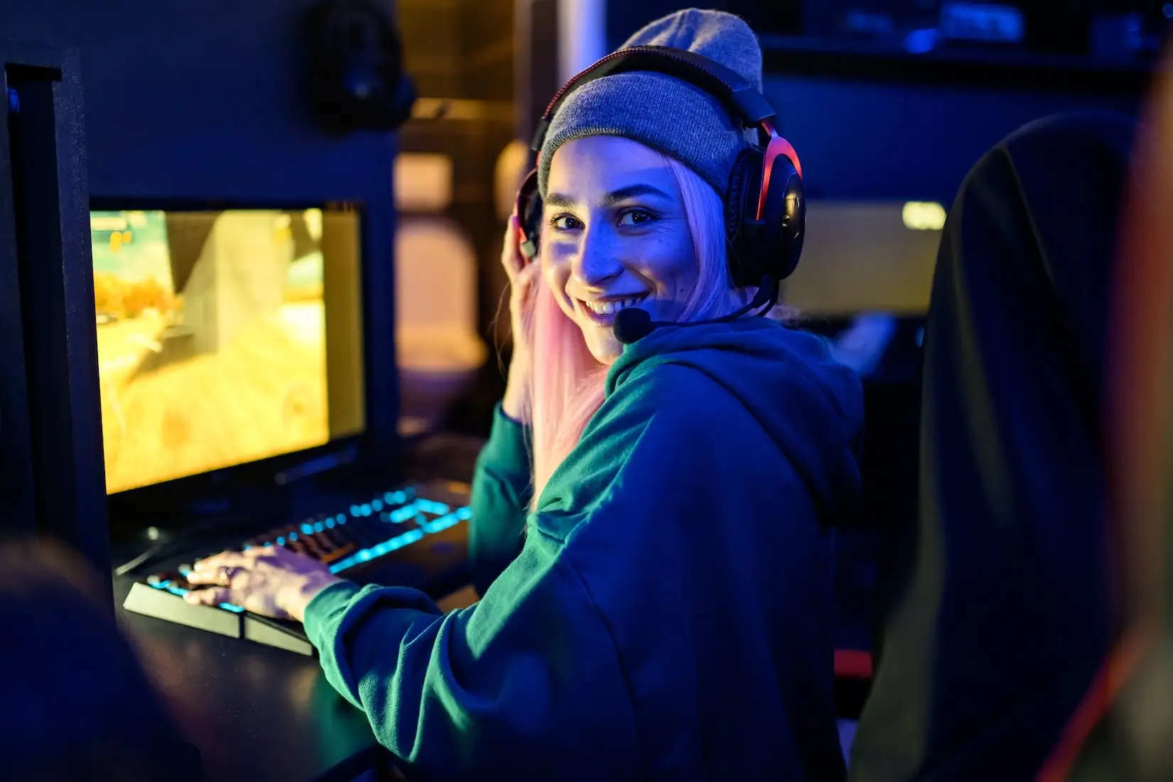 woman-gaming-ElectricAvenueTech